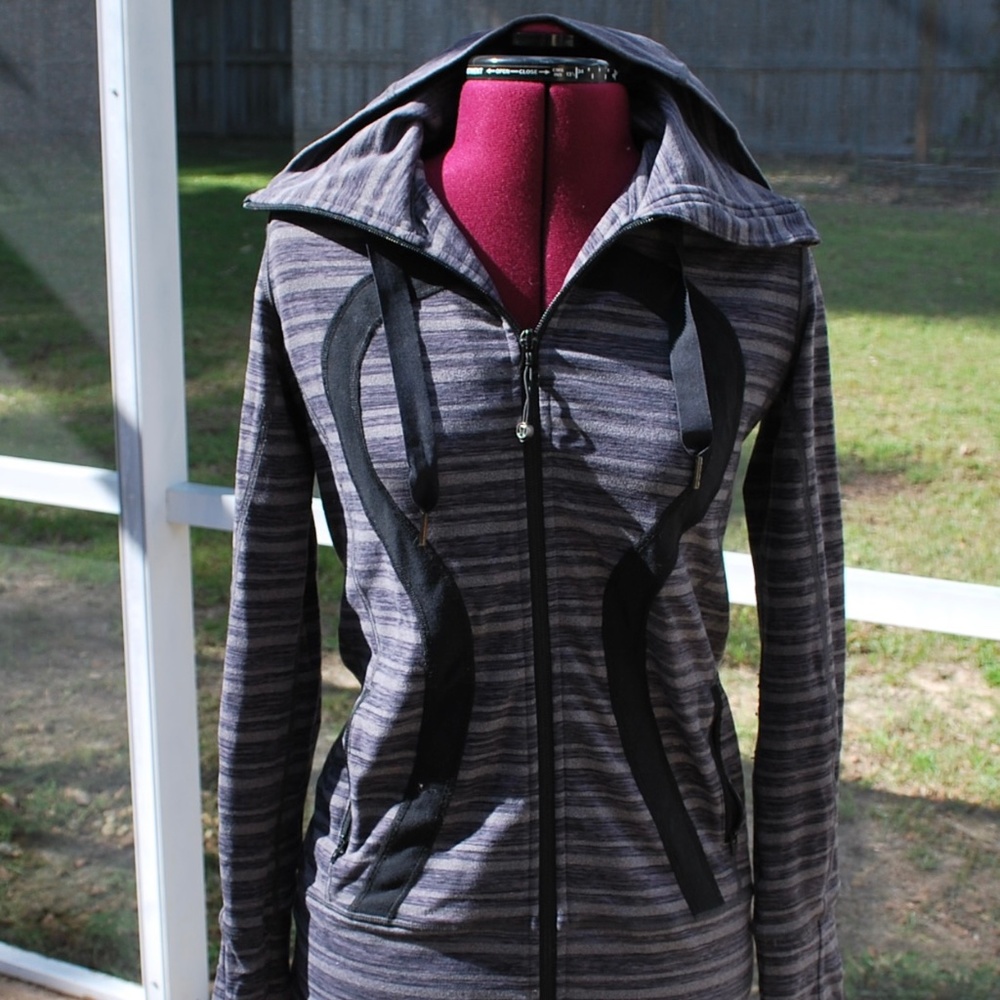 Lululemon Gray Black Scuba Front Zip Sweatshirt stripe Size 4 Small EUC